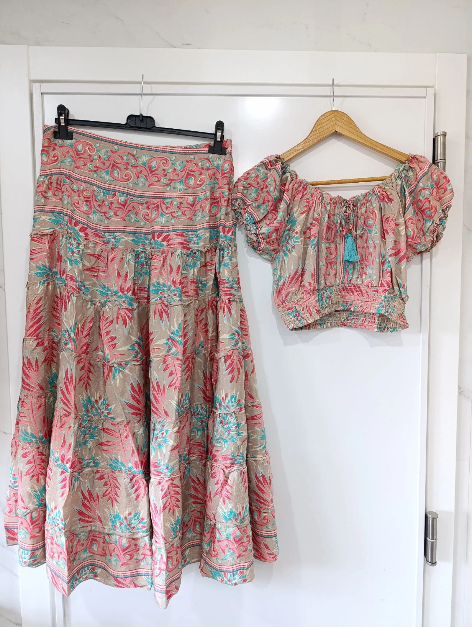 Conjunto de seda colores cálidos 